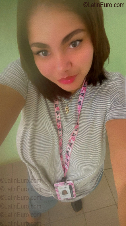 Date this sensual Dominican Republic girl Evelina from Santo Domingo DO57360